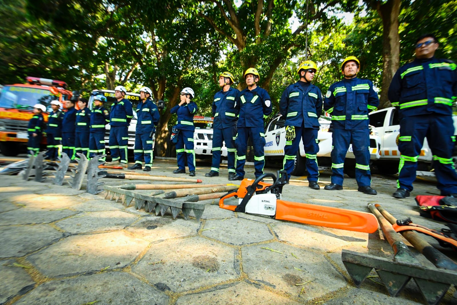 Alcaldía cruceña despliega apoyo a Roboré para combatir incendios forestales