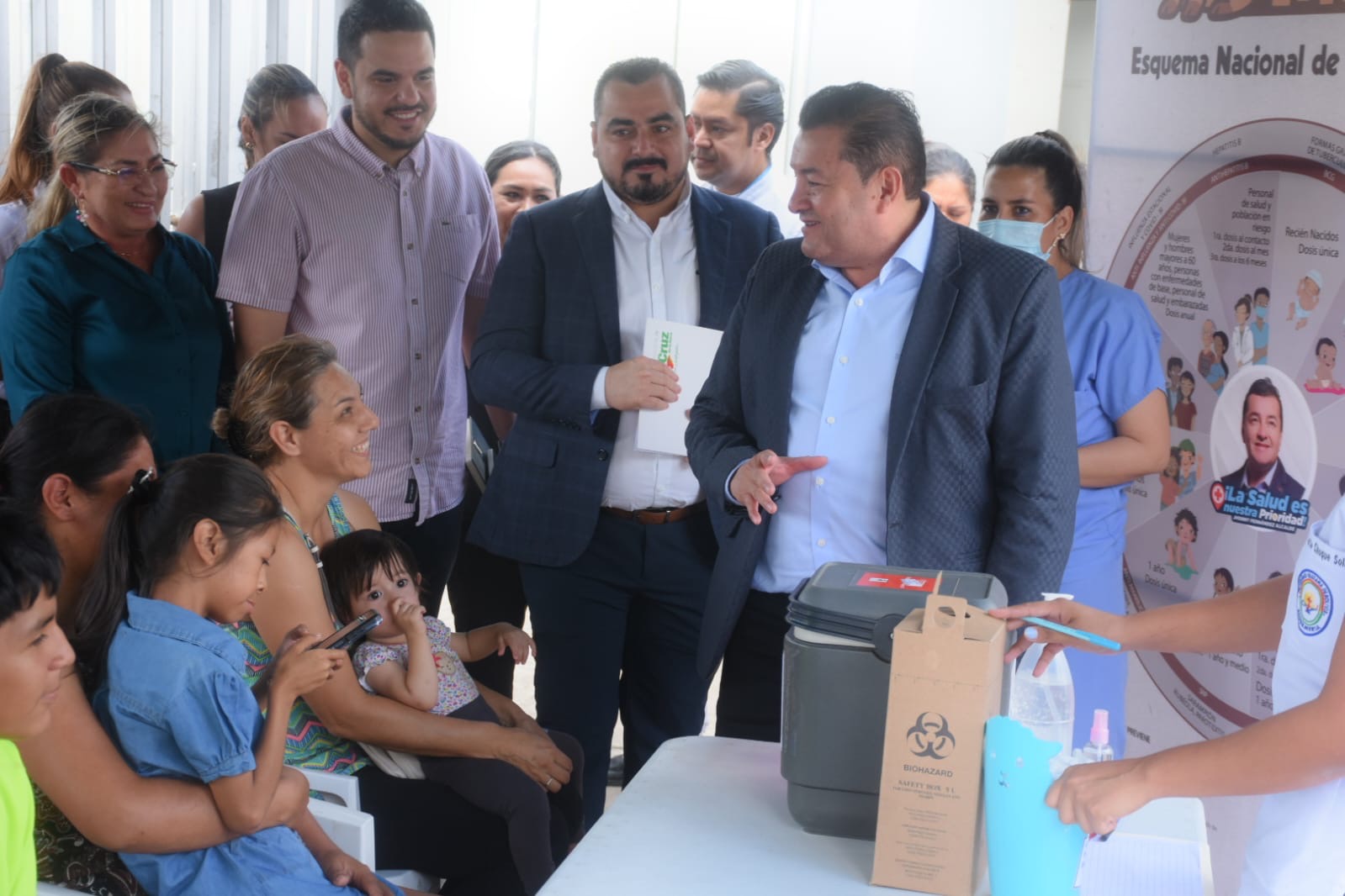 Alcalde Jhonny Fernández inspecciona dotación de medicamentos