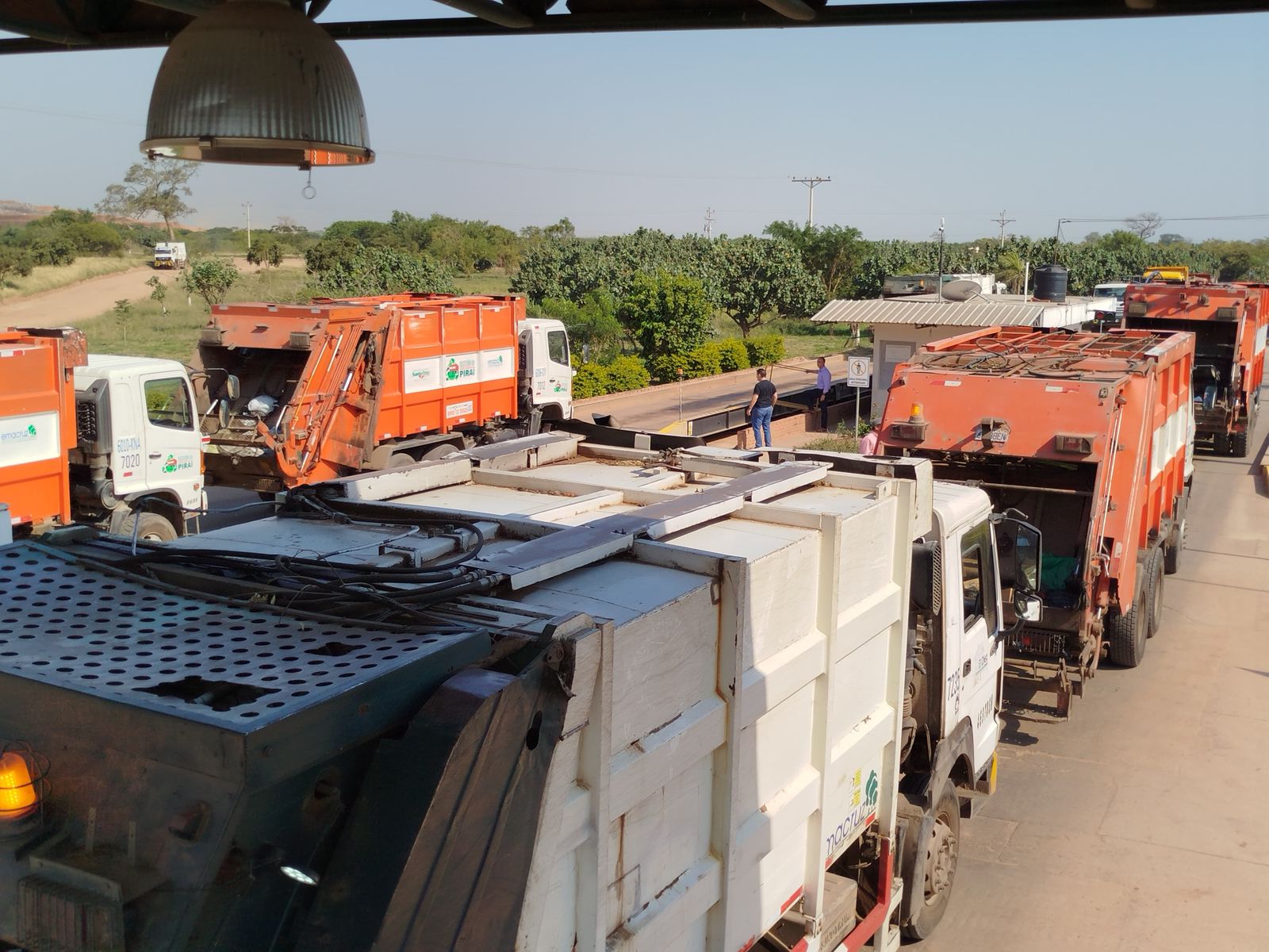 BLOQUEOS Y ESCASEZ DE DIÉSEL DIFICULTAN RECOLECCIÓN DE RESIDUOS DOMICILIARIOS EN LA CAPITAL CRUCEÑA