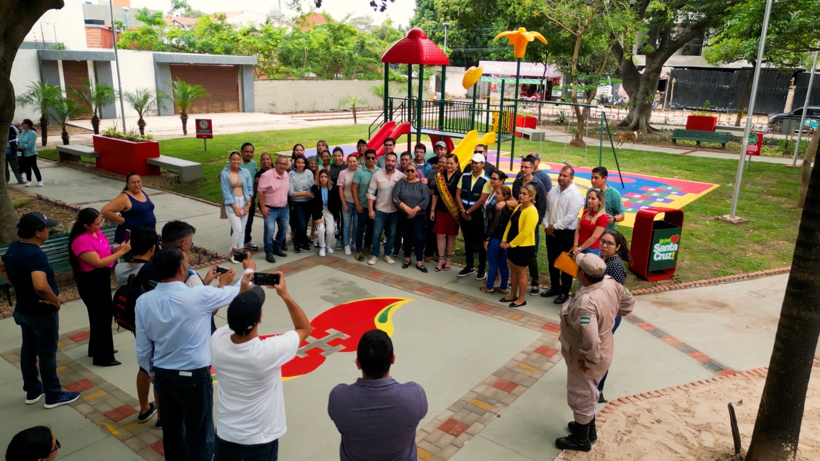 Alcaldía entrega renovada Plaza Brígida con parque infantil y wifi gratuito