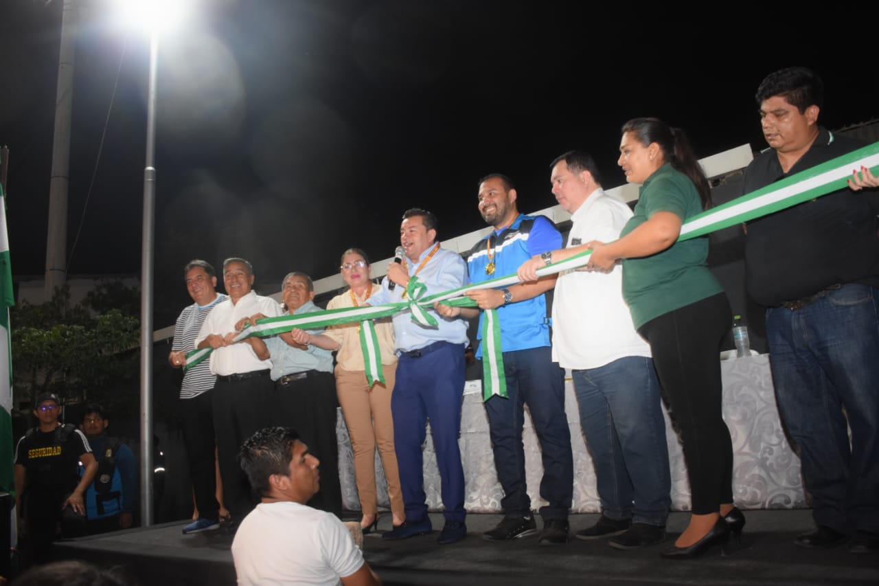 Entrega de luminarias led en el campo deportivo del barrio Roca y Coronado del DM-12