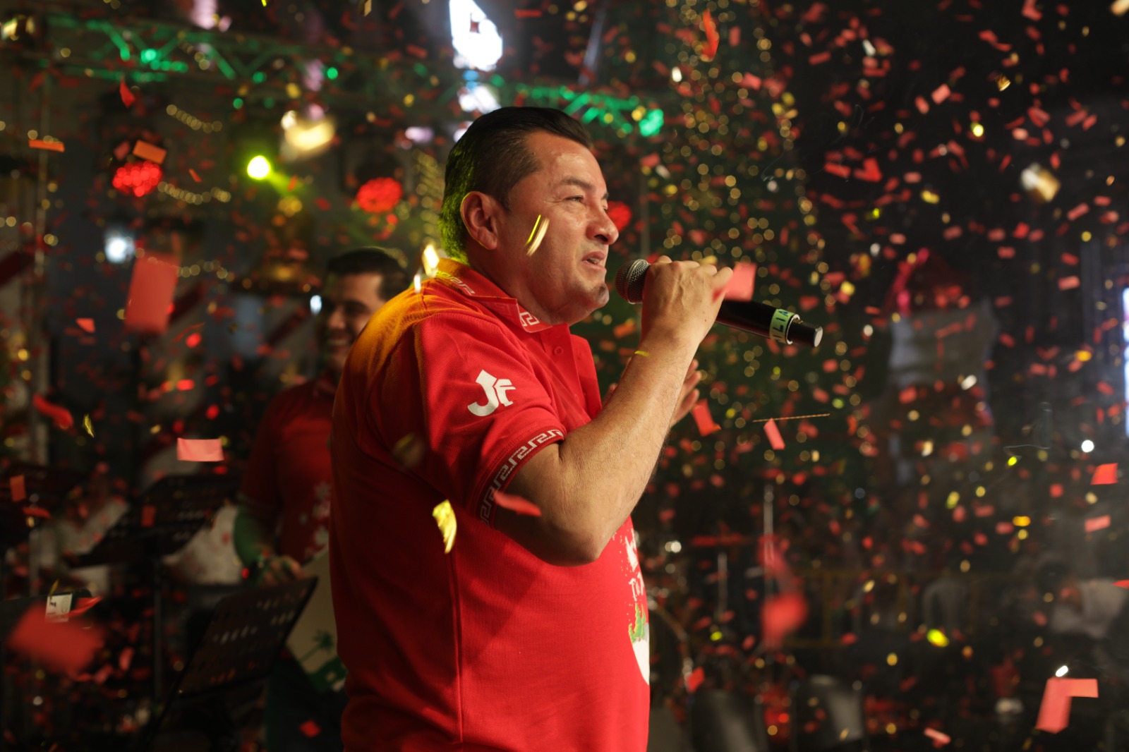 Santa Cruz de la Sierra se ilumina de espíritu navideño: el alcalde enciende las luces de la Navidad en la plaza 24 de Septiembre