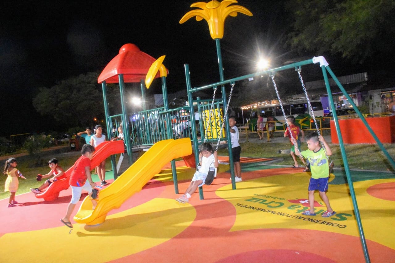 Santa Cruz de la Sierra estrena la plaza Complejo Deportivo en la Villa 1ero de Mayo